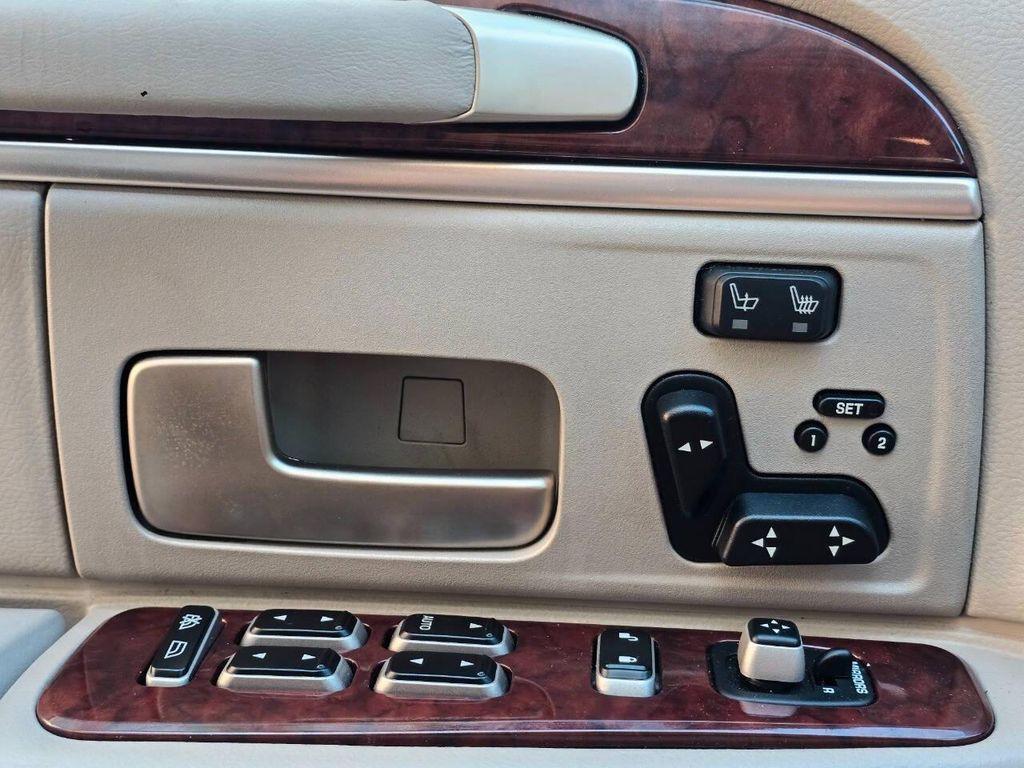 used 2003 Lincoln Town Car car, priced at $28,999