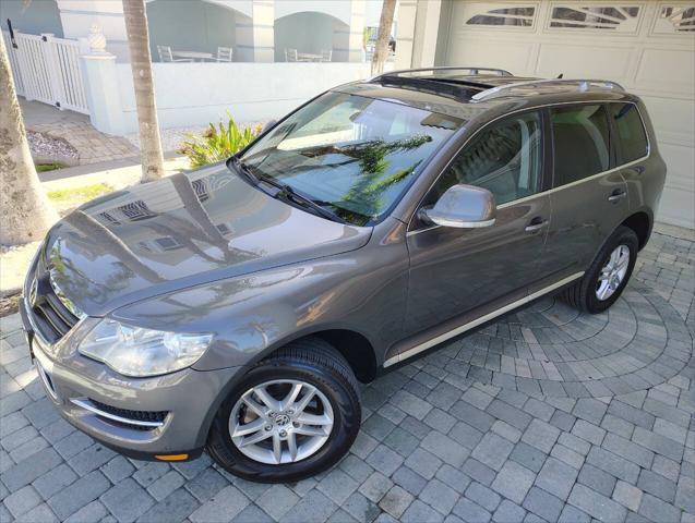 used 2008 Volkswagen Touareg 2 car, priced at $10,999