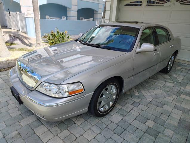 used 2003 Lincoln Town Car car, priced at $18,499