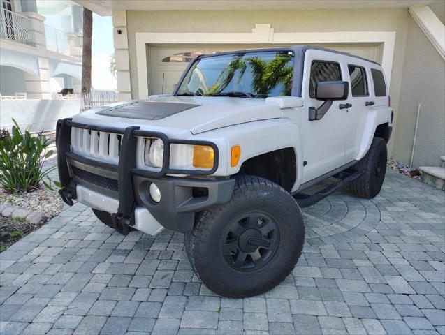 used 2009 Hummer H3 car, priced at $19,999