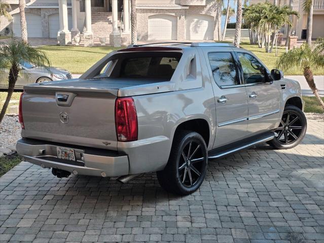 used 2008 Cadillac Escalade EXT car, priced at $27,999