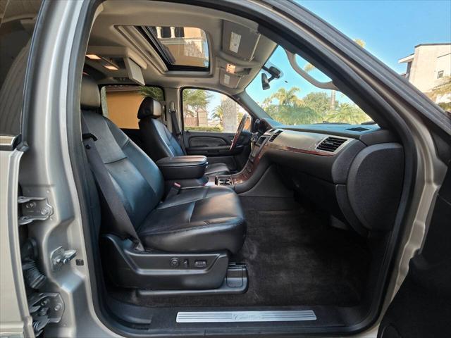used 2008 Cadillac Escalade EXT car, priced at $27,999