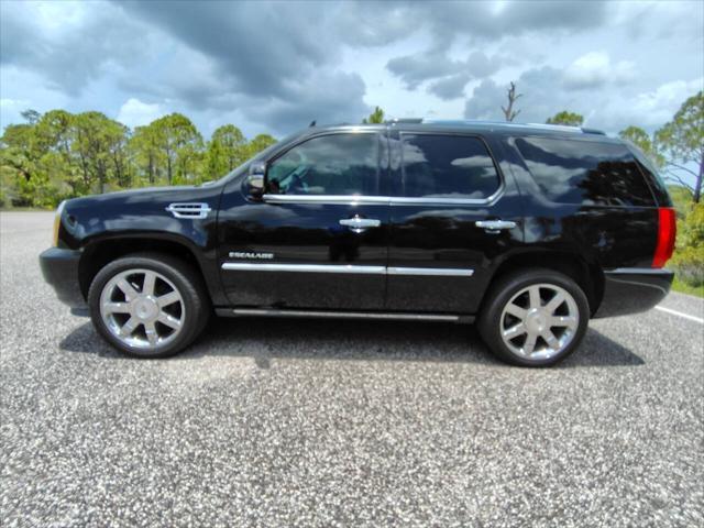 used 2009 Cadillac Escalade car, priced at $23,499