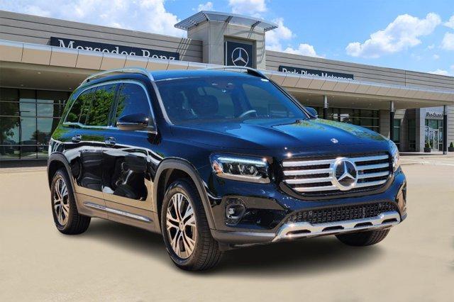 new 2024 Mercedes-Benz GLB 250 car, priced at $51,215