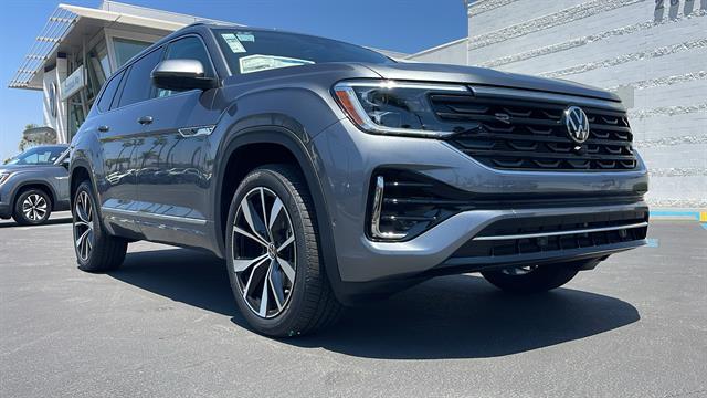 new 2025 Volkswagen Atlas car, priced at $53,734