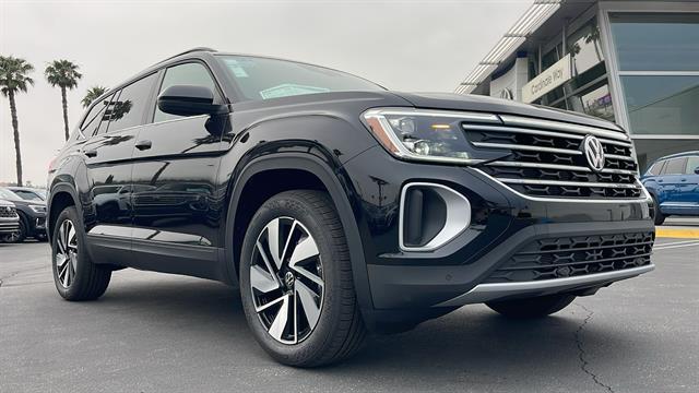 new 2025 Volkswagen Atlas car, priced at $41,141