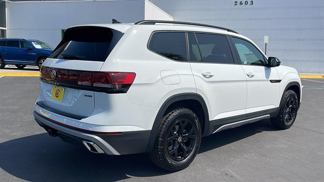 new 2025 Volkswagen Atlas car, priced at $45,604