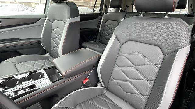 new 2025 Volkswagen Atlas car, priced at $46,929