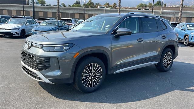 new 2025 Volkswagen Tiguan car, priced at $30,182