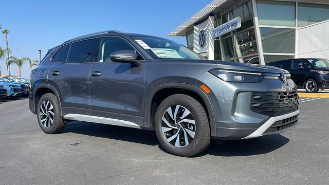 new 2025 Volkswagen Tiguan car, priced at $30,881