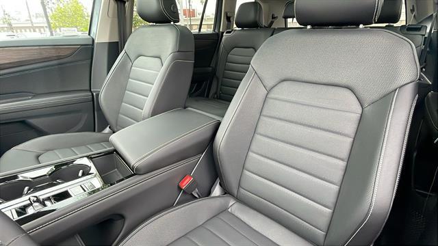 new 2025 Volkswagen Atlas car, priced at $47,379