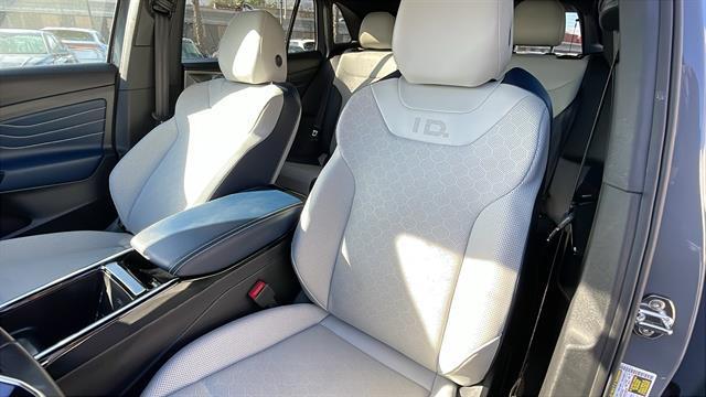 used 2025 Volkswagen ID.4 car, priced at $35,298