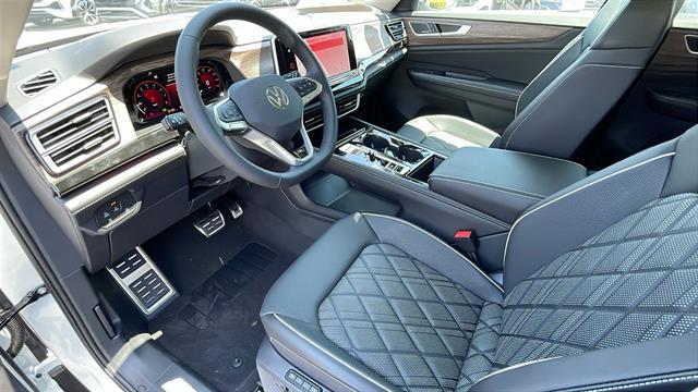 new 2025 Volkswagen Atlas car, priced at $53,979