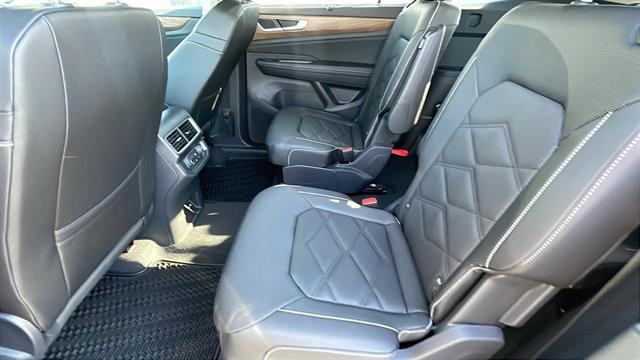 new 2025 Volkswagen Atlas car, priced at $44,614