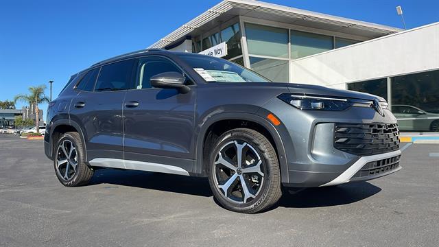 new 2025 Volkswagen Tiguan car, priced at $32,682