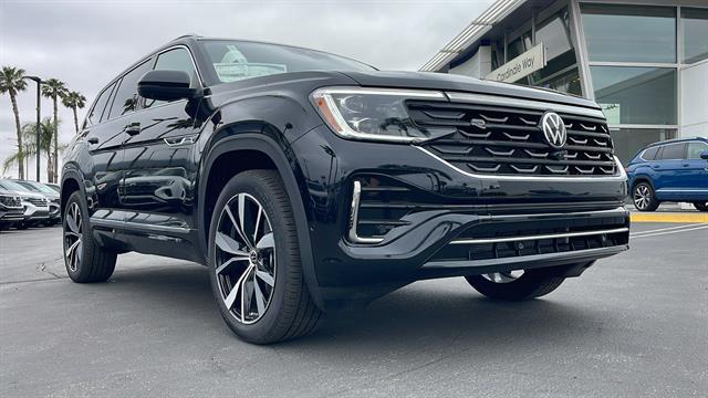 new 2025 Volkswagen Atlas car, priced at $53,719