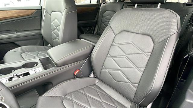 new 2025 Volkswagen Atlas car, priced at $38,725