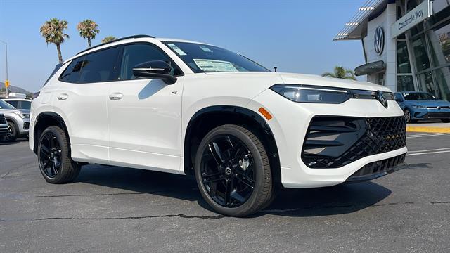 new 2025 Volkswagen Tiguan car, priced at $38,209