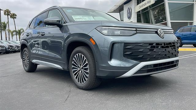new 2025 Volkswagen Tiguan car, priced at $30,205