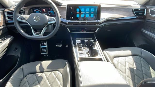 new 2025 Volkswagen Atlas car, priced at $53,924