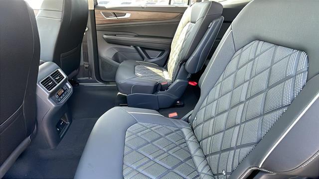 new 2025 Volkswagen Atlas car, priced at $53,924