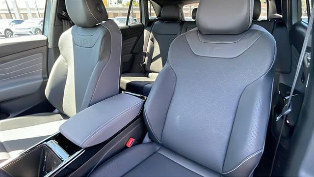 new 2025 Volkswagen ID.4 car, priced at $52,359