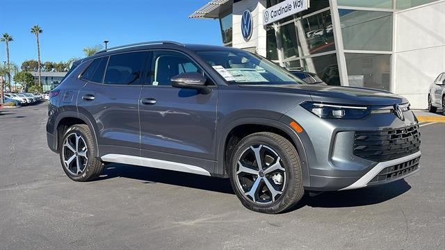 new 2025 Volkswagen Tiguan car, priced at $32,682