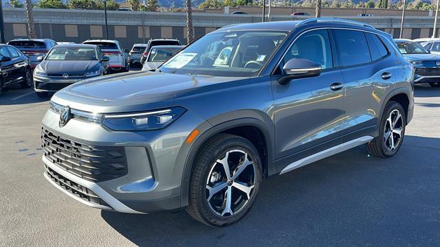 new 2025 Volkswagen Tiguan car, priced at $32,682