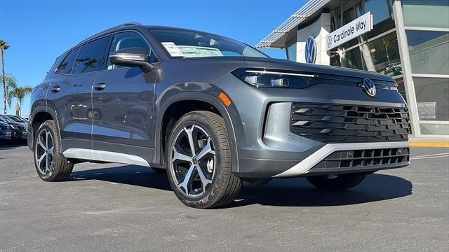 new 2025 Volkswagen Tiguan car, priced at $32,682