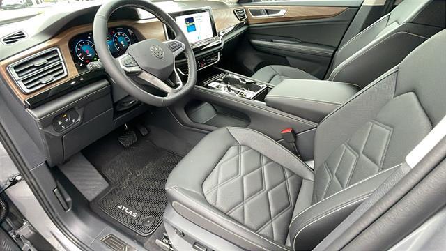 new 2025 Volkswagen Atlas car, priced at $44,369
