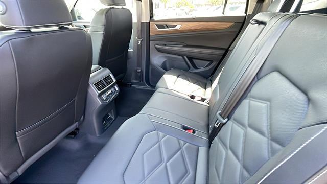 new 2025 Volkswagen Atlas car, priced at $43,324