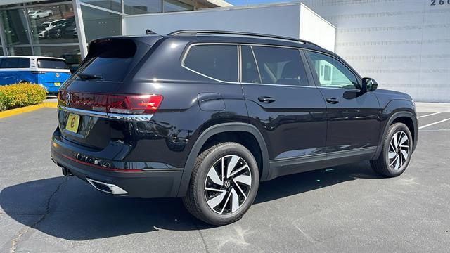 new 2025 Volkswagen Atlas car, priced at $43,324