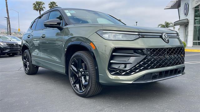 new 2025 Volkswagen Tiguan car, priced at $40,943