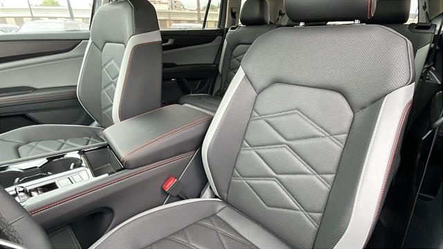 new 2025 Volkswagen Atlas car, priced at $45,946