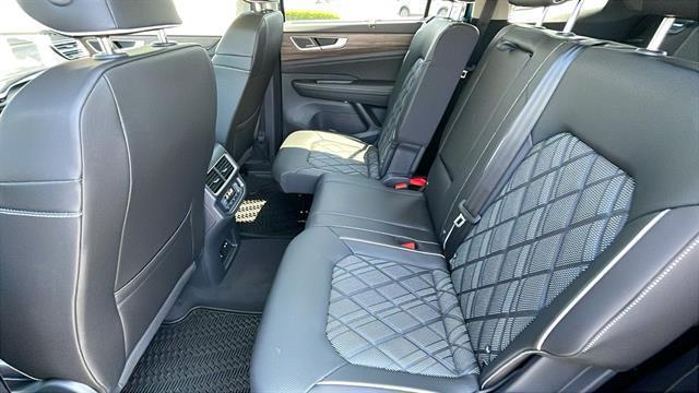 new 2025 Volkswagen Atlas car, priced at $53,024