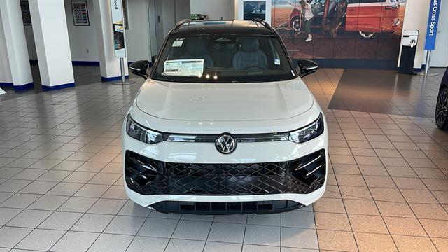 new 2025 Volkswagen Tiguan car, priced at $40,420