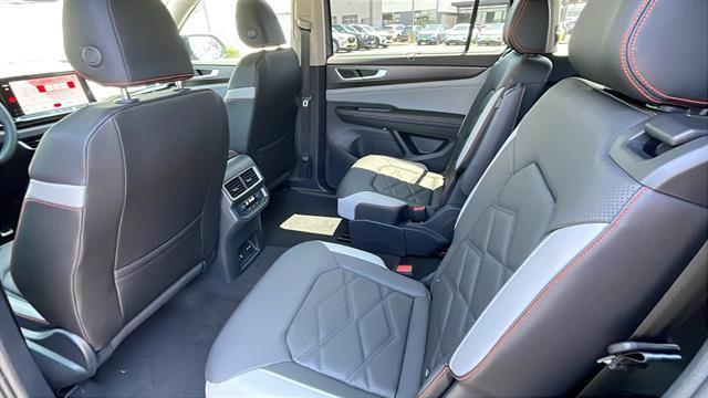 new 2025 Volkswagen Atlas car, priced at $47,004