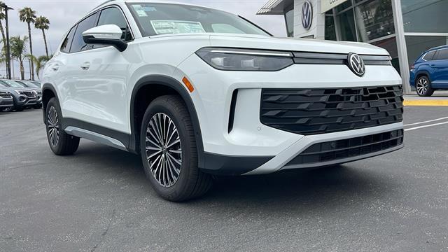 new 2025 Volkswagen Tiguan car, priced at $29,815