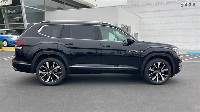 new 2025 Volkswagen Atlas car, priced at $53,024