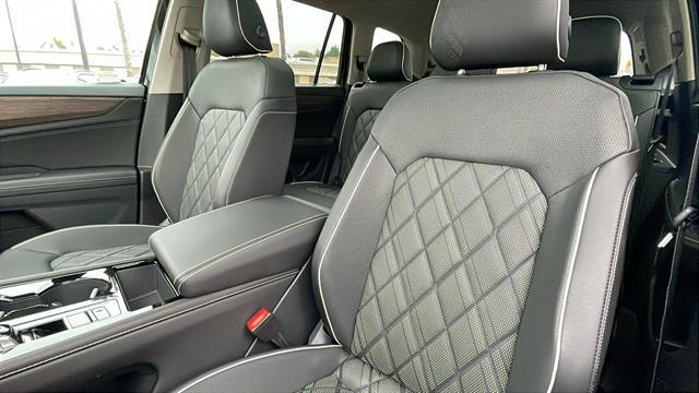 new 2025 Volkswagen Atlas car, priced at $53,024