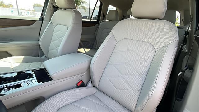 new 2025 Volkswagen Atlas car, priced at $42,124