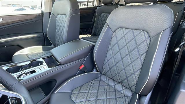 new 2025 Volkswagen Atlas car, priced at $54,189