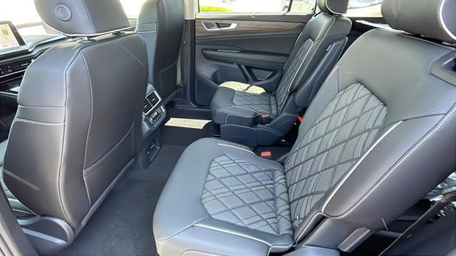 new 2025 Volkswagen Atlas car, priced at $54,189