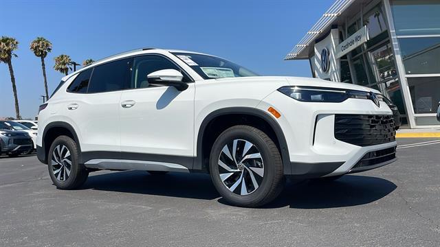 new 2025 Volkswagen Tiguan car, priced at $31,975