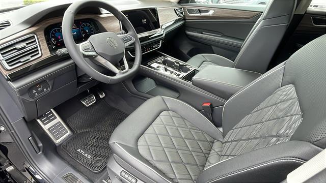 new 2025 Volkswagen Atlas car, priced at $53,024
