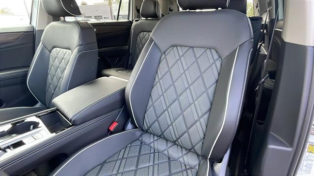 new 2025 Volkswagen Atlas car, priced at $54,174
