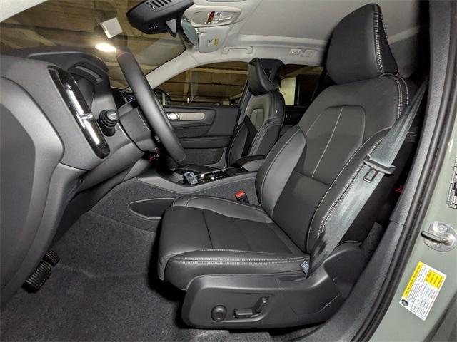new 2025 Volvo XC40 car, priced at $51,565