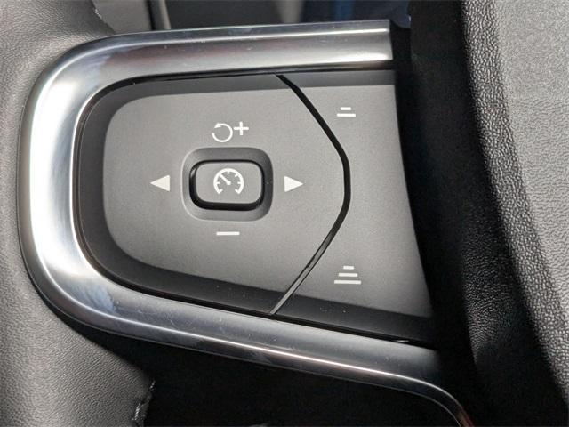 new 2025 Volvo XC40 car, priced at $51,565
