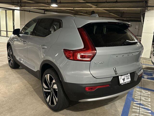 new 2025 Volvo XC40 car, priced at $50,420