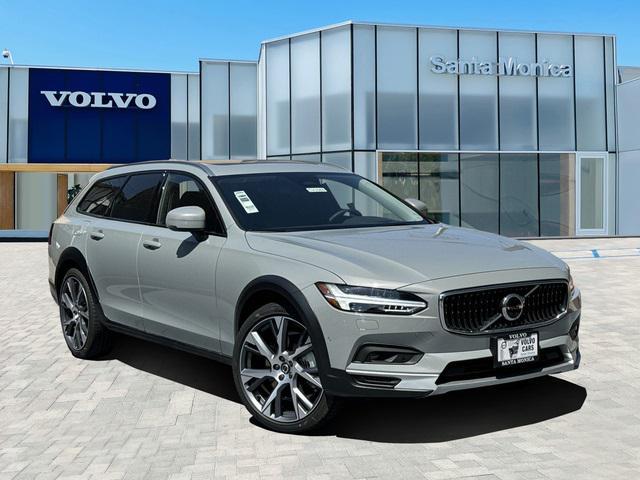 new 2024 Volvo V90 Cross Country car, priced at $67,320